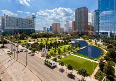 Discovery Green to take pictures in Houston