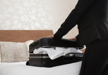 How-to-Avoid-Bedbugs-while-Traveling-in-Hotel-Rooms