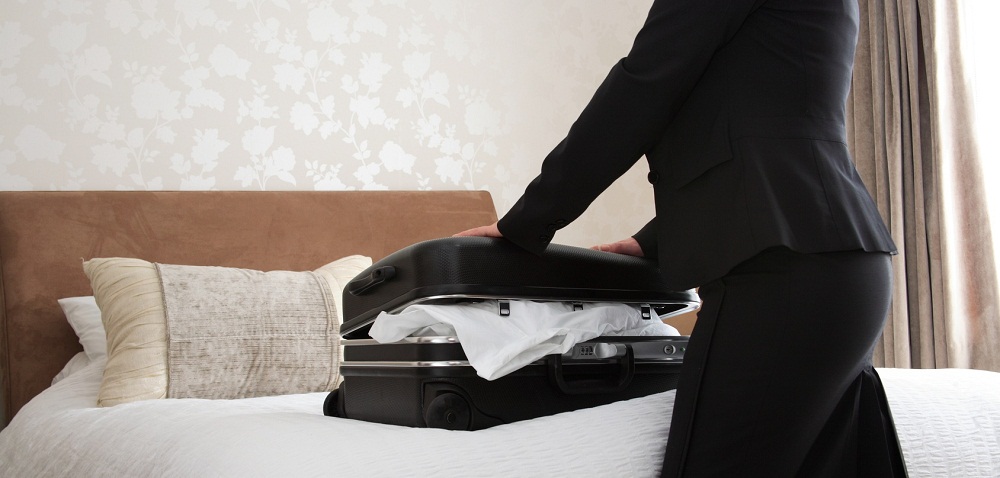 How-to-Avoid-Bedbugs-while-Traveling-in-Hotel-Rooms
