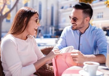 Signs You’re Dating Someone Who is After Your Money