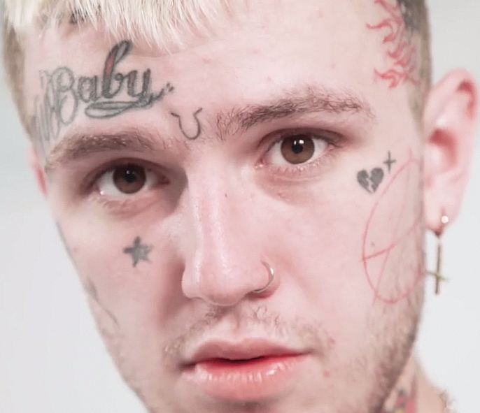 Lil Peep horseshoe tattoo on his forehead