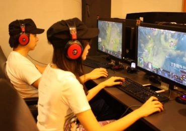 How to Find a Nerdy Girl to Play Dota 2 With