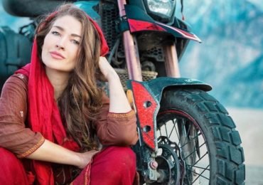 Single woman traveling alone