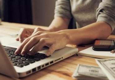 Examples of R-Squared in finance