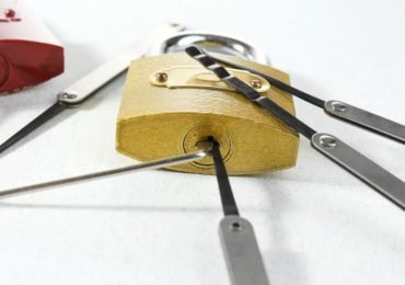 What Tools Do Locksmiths Use