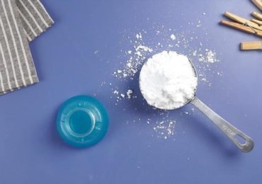 How to Get Coconut Oil Out of Clothes using Baking Soda
