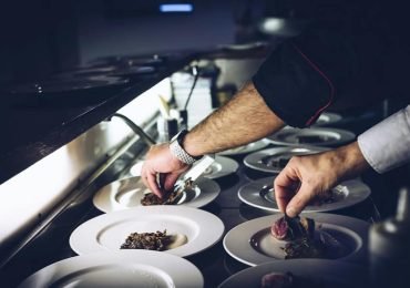 Tips for Organizing and Preparing Ingredients in a Commercial Kitchen