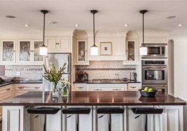Kitchen-Molding-White-Contemporary-Kitchen