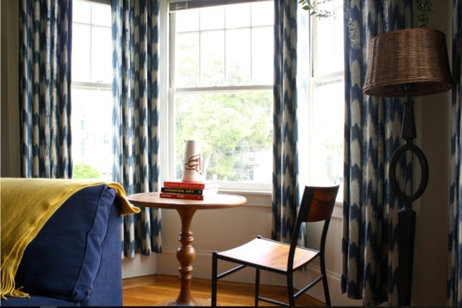 Windows-In-A-Small-apartment-Simple-Furniture